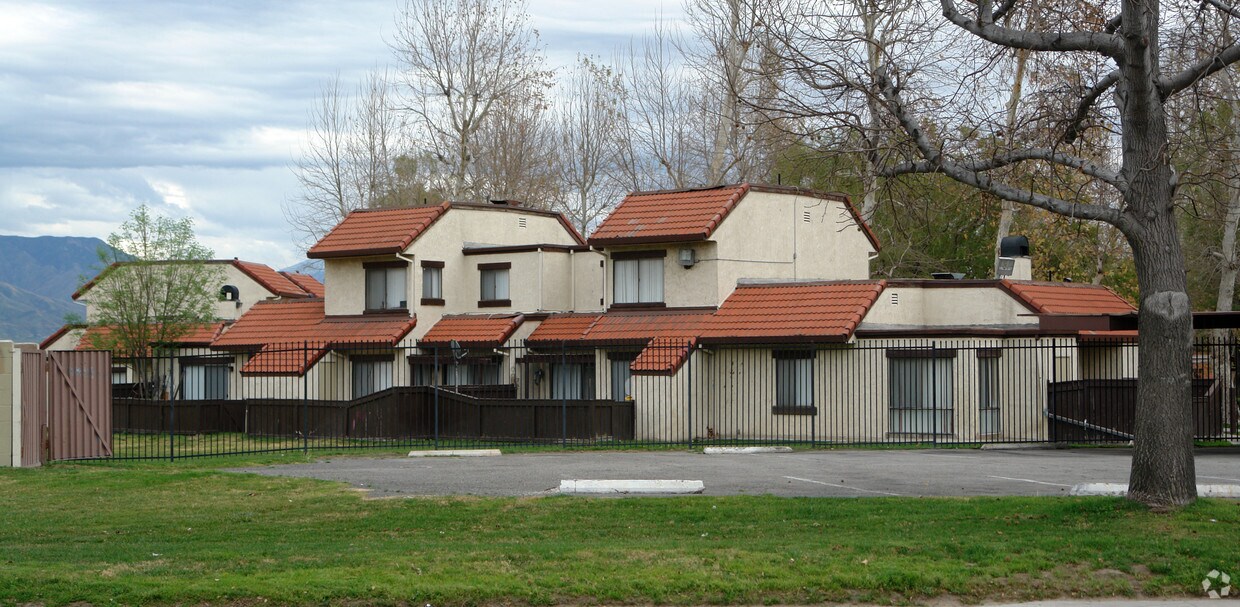 2073 N California St, San Bernardino, CA 92411 Apartments in San