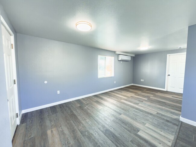 Foto del edificio - 1155-1159 E 10th St