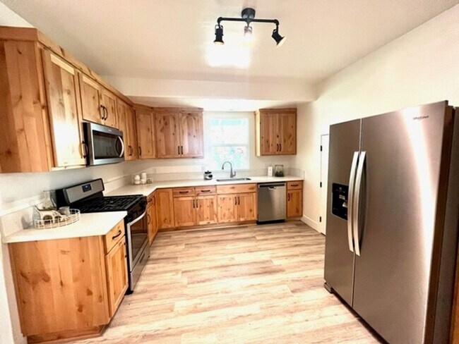 Building Photo - **Reserve for Summer 2026** Great Chestnut Street Property