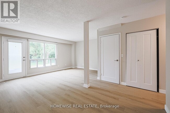 Building Photo - 560 Waverly St N