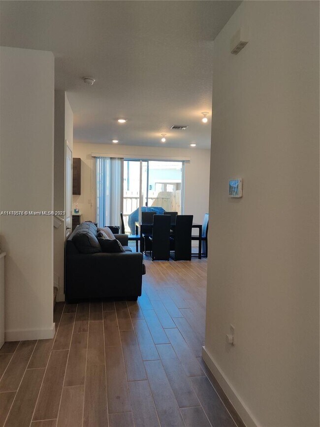 Foto del edificio - 1043 SE 24th Ave