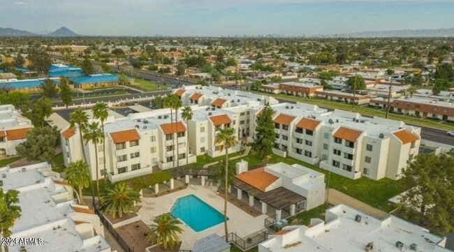 Foto del edificio - 4730 W Northern Ave