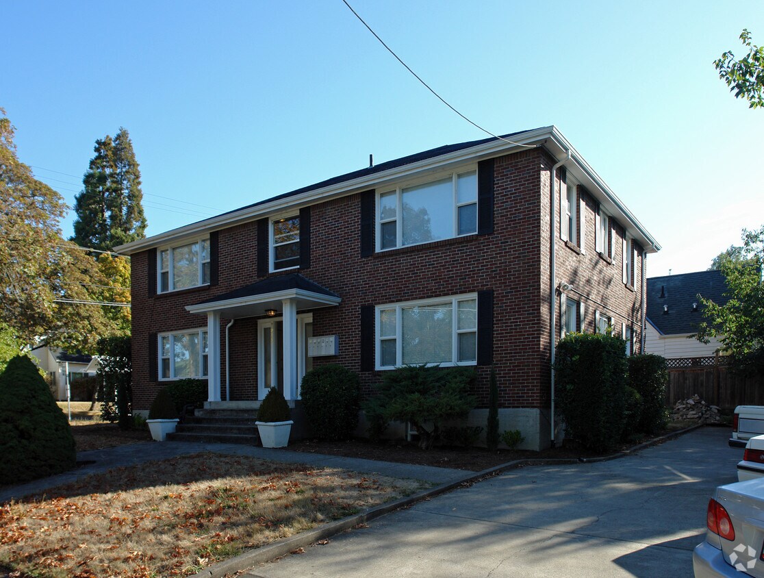 Primary Photo - 1915 Alder St