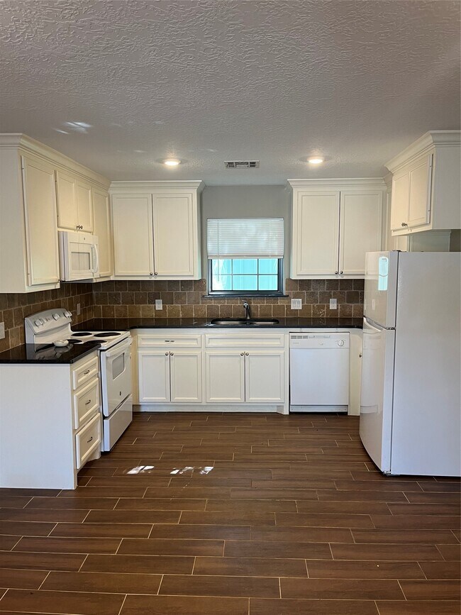 Building Photo - 18222 Bonnie Alice Dr