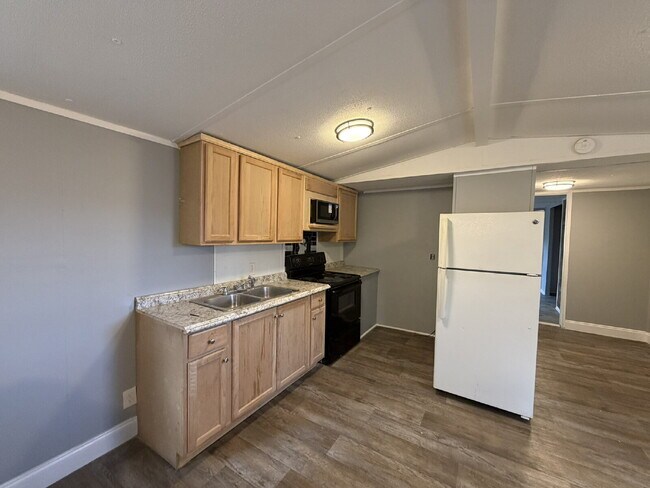 Photo - Cozy 2 Bedroom Mobile Home - Northside Community