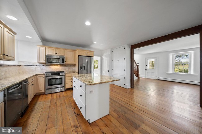 Foto del edificio - 1025 N Chatham Rd