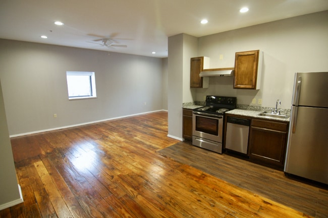 Foto del edificio - 1306 E 11th St