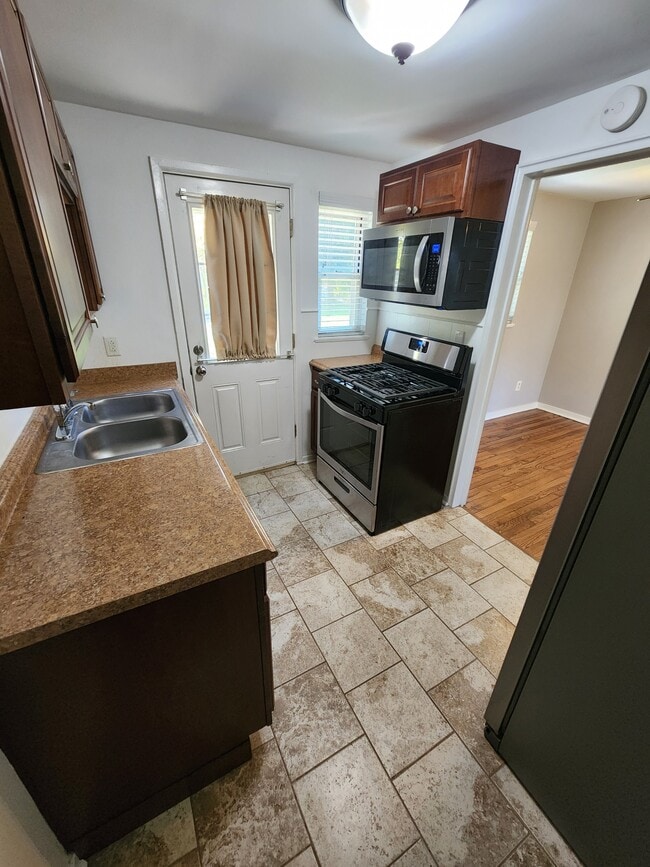 Foto del edificio - 78 Wenzell Pl