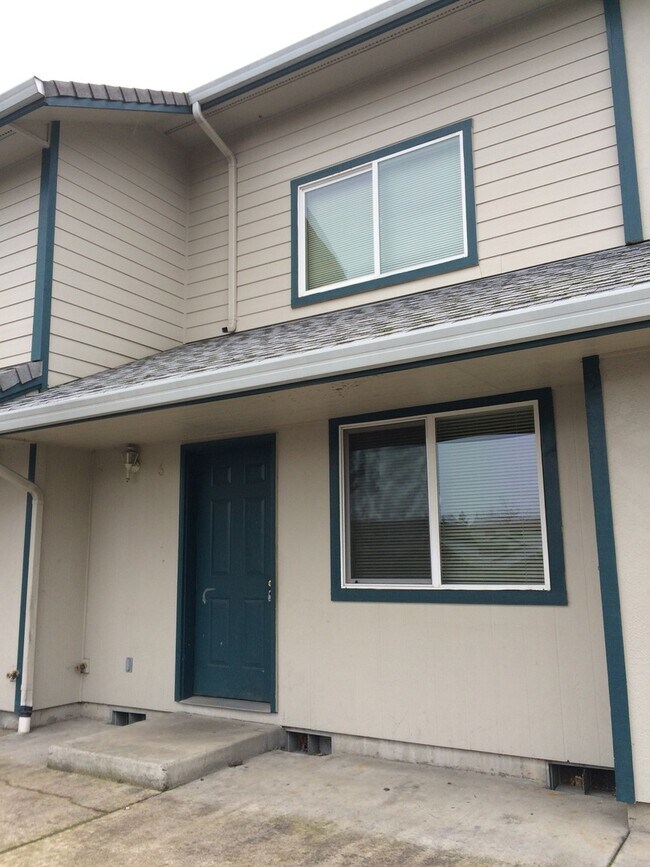 Building Photo - 270 S 41st Pl