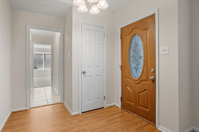 Foto del edificio - 101 Stoneham Dr