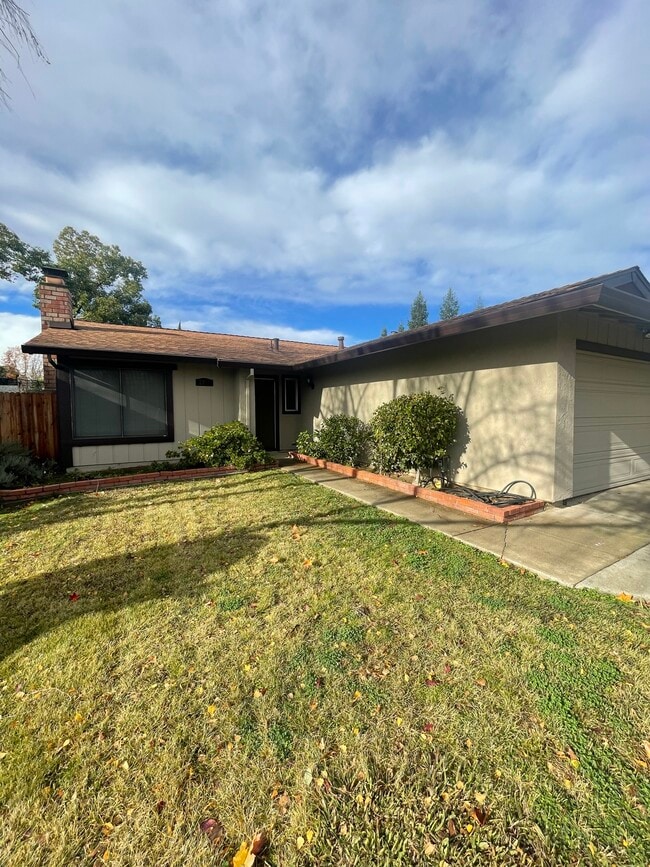 Building Photo - 2907 Azevedo Dr