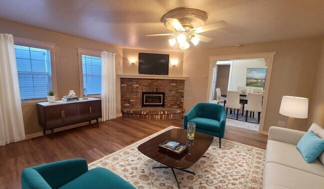 Foto del edificio - 643 NE Channon Ave