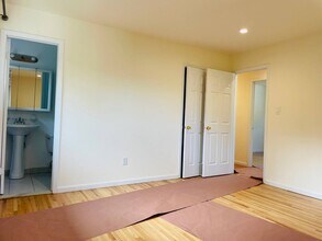 Building Photo - 18 William St