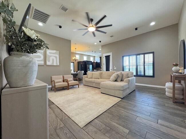 Foto del edificio - East El Paso 4bed/2bath Refrig A/C with Gorgeous Backyard!