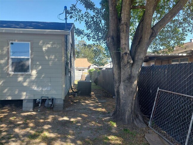 Building Photo - 9415 E Avenue K