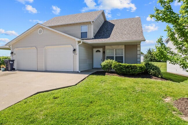 Foto del edificio - 2500-2502 Northampton Dr.
