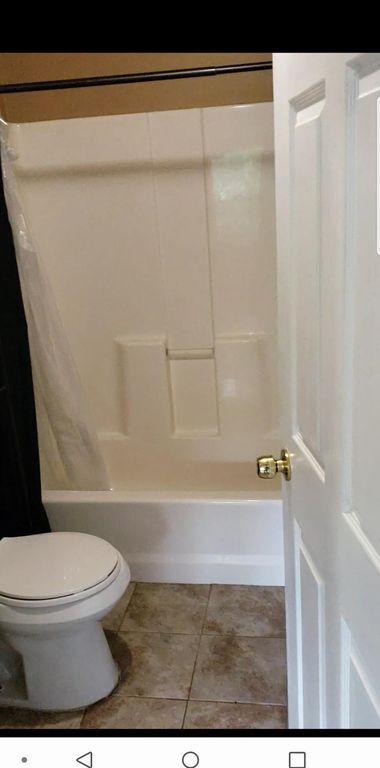 Foto del edificio - 300 Majestic Ct