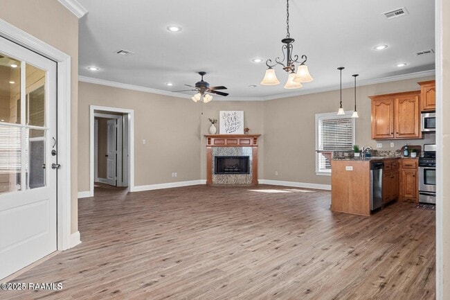 Building Photo - 1115 Jules Broussard Rd