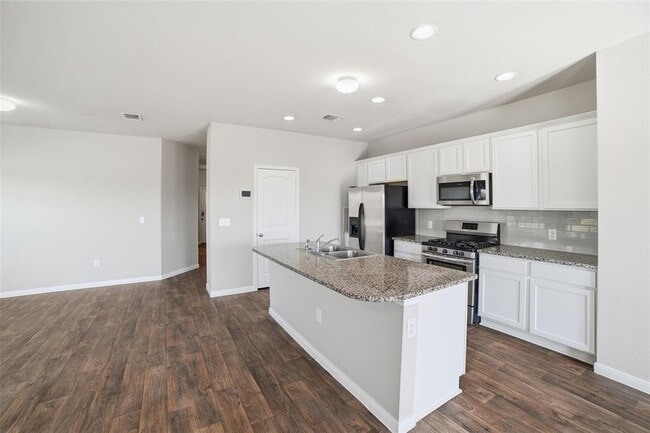 Foto del edificio - 600 Marimoor Dr