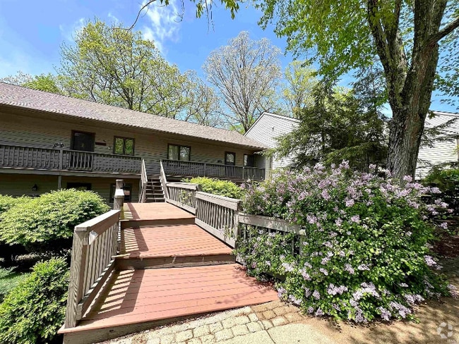 Building Photo - 1843 Waters Edge Dr