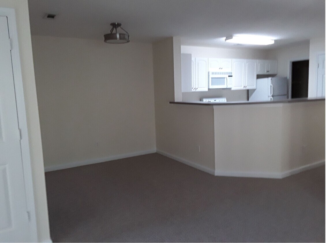 Dining room adjacent to kitchen - 100 Kensington Blvd