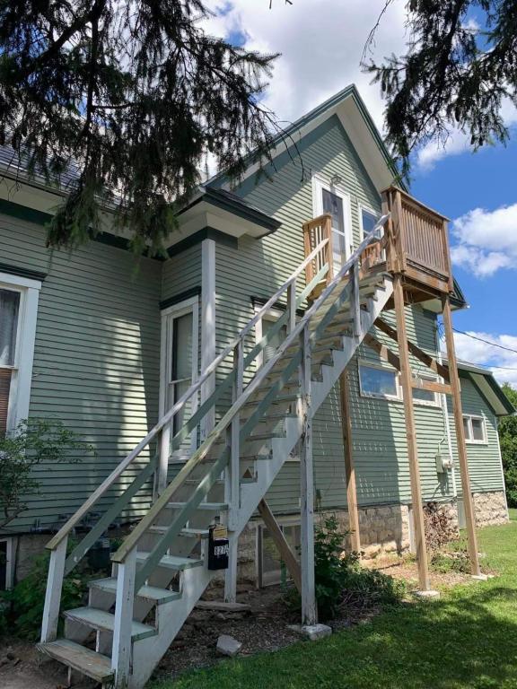 Building Photo - 827 S Cory St
