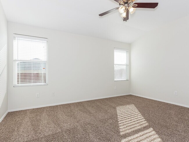 Foto del edificio - 506 Eisenhower Ln