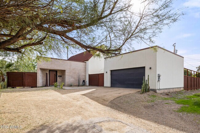 Foto del edificio - 1145 E Orangewood Ave