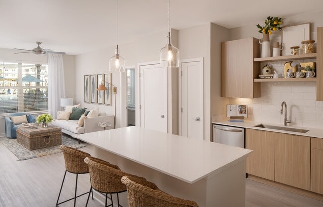 Building Photo - Aventon Pearl