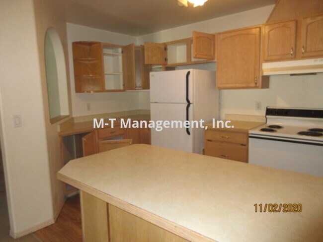 Building Photo - Bavarian Villas 2br/1 bath upstairs apt - ...