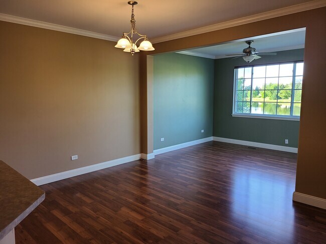 Building Photo - 2552 Lorraine Cir