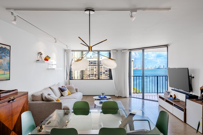 Foto del edificio - 1925 Brickell Ave