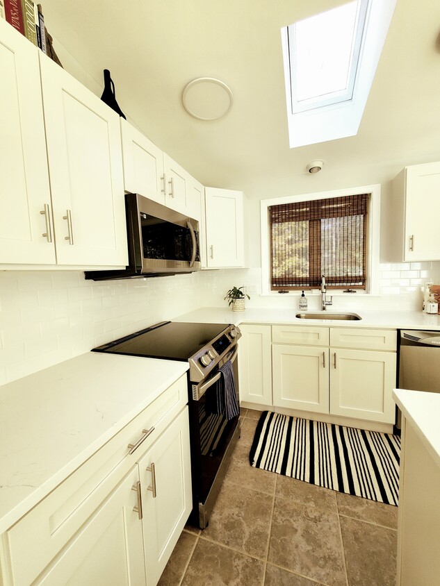 Primary Photo - 23 Oakview Cir