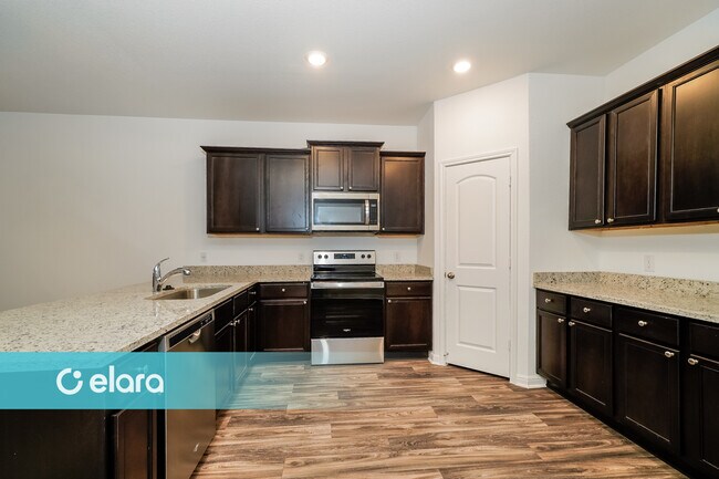 Building Photo - 120 RIVERDALE DR