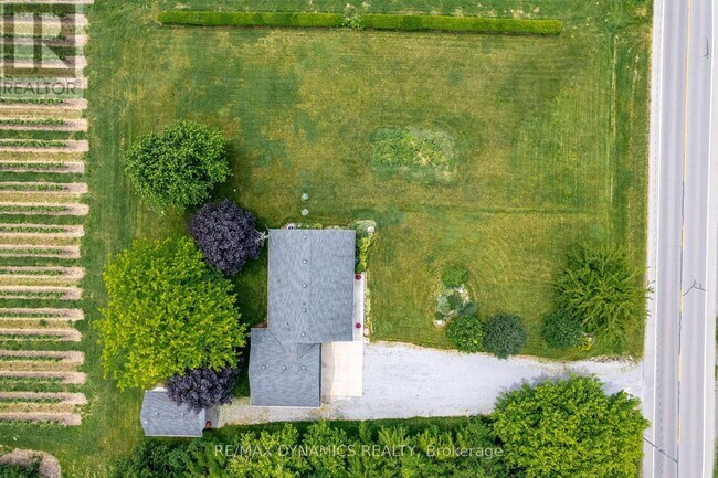 Photo du bâtiment - 1301 E & West Line