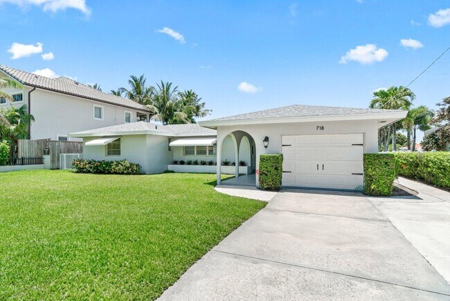 Building Photo - 718 Shore Dr