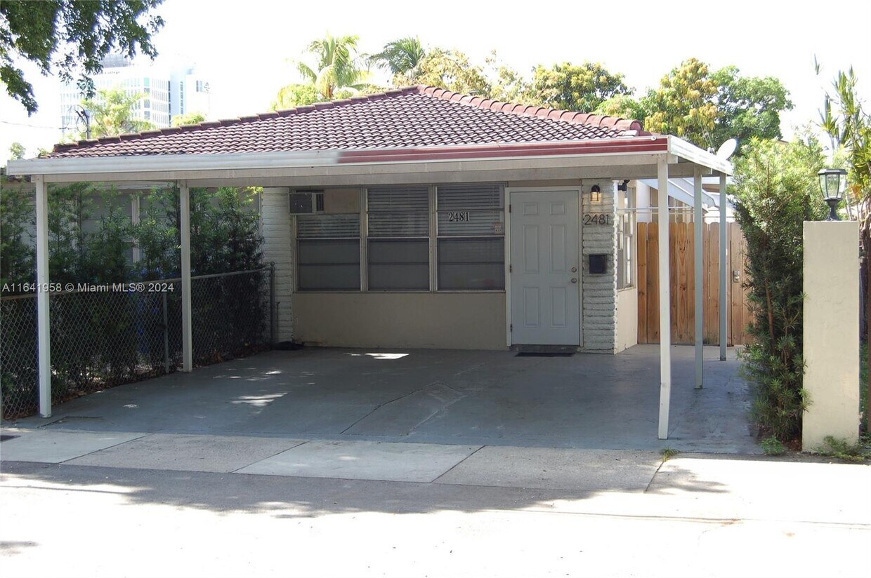 Primary Photo - 2481 SW 11th St