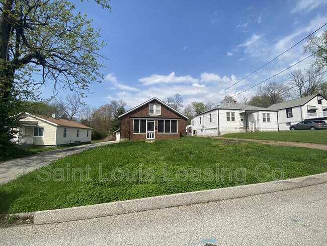 Foto del edificio - 3215 Airway Ave