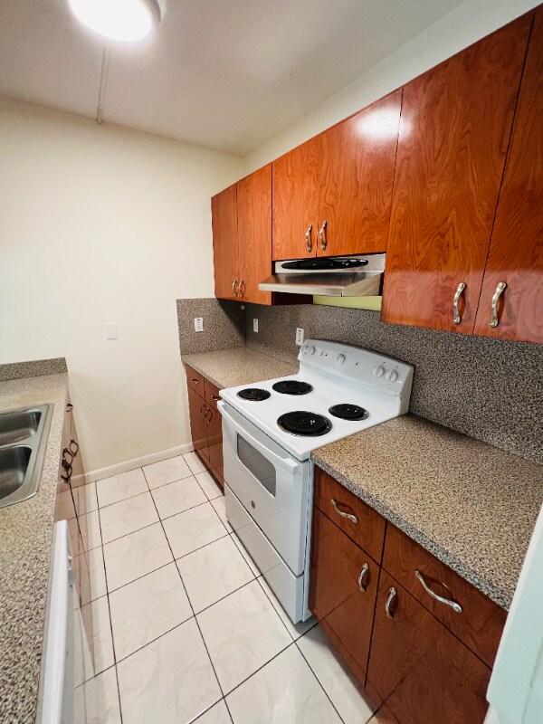 Building Photo - 2720 Forest Hills Blvd