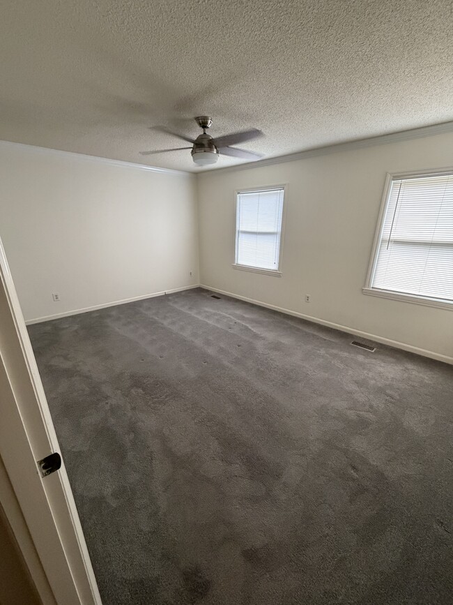 Building Photo - 2208 Montreat Dr