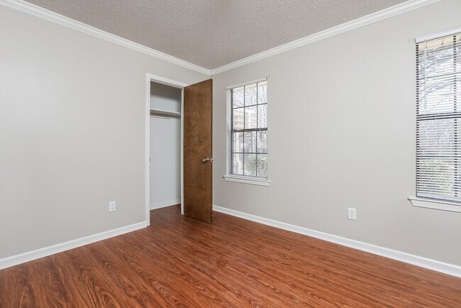 Foto del edificio - 105 Whitewood Dr