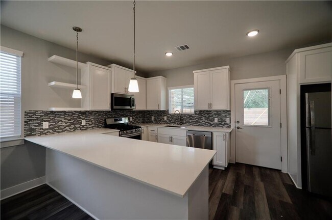 Building Photo - 6811 Porter St