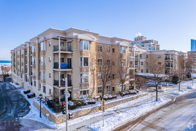 Building Photo - Lake Bluff Condominiums