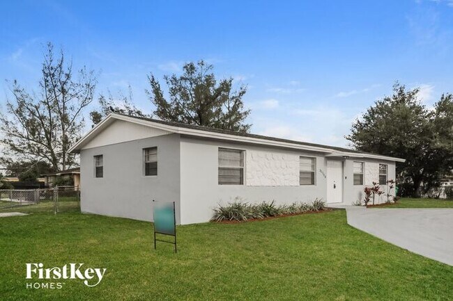 Building Photo - 18931 NW 33rd Pl