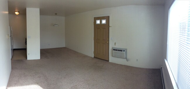 Building Photo - Bright and Open Condo near Table Mesa