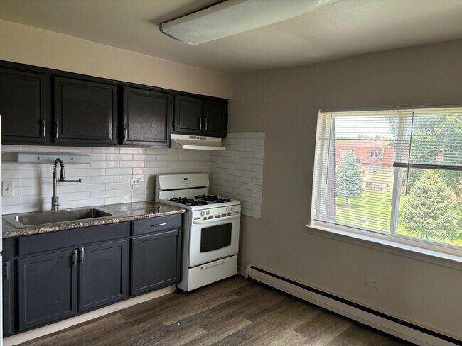 Building Photo - 1202 Woodbury Ln