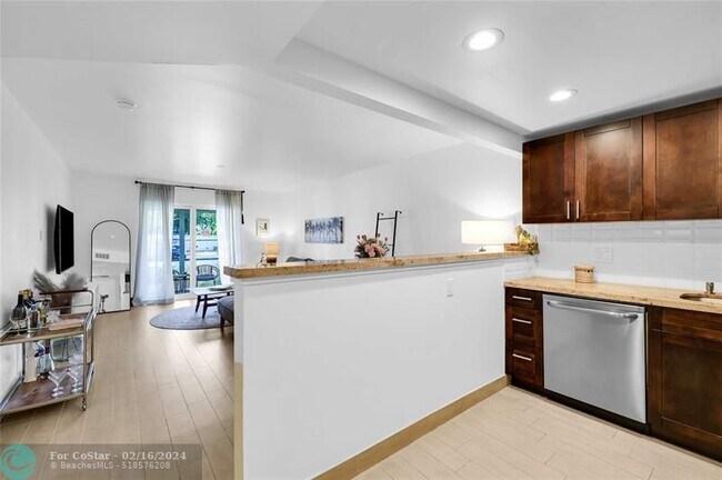 Building Photo - 257 S Cypress Rd