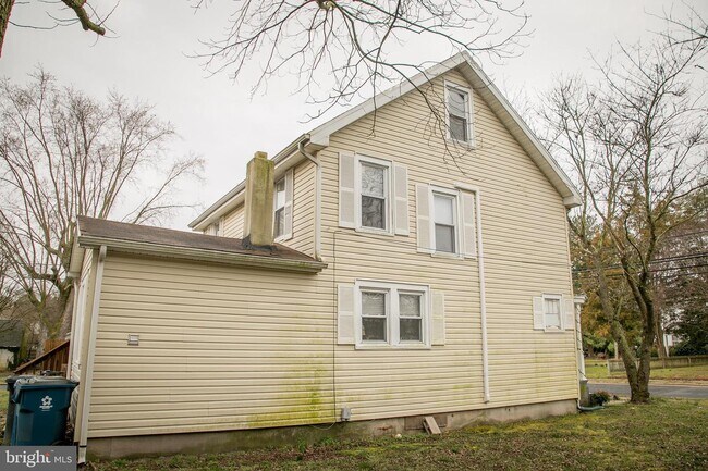 Building Photo - 164 Delaware Ave