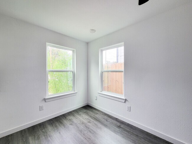 Building Photo - This newly constructed 3-bedroom, 2-bathro...