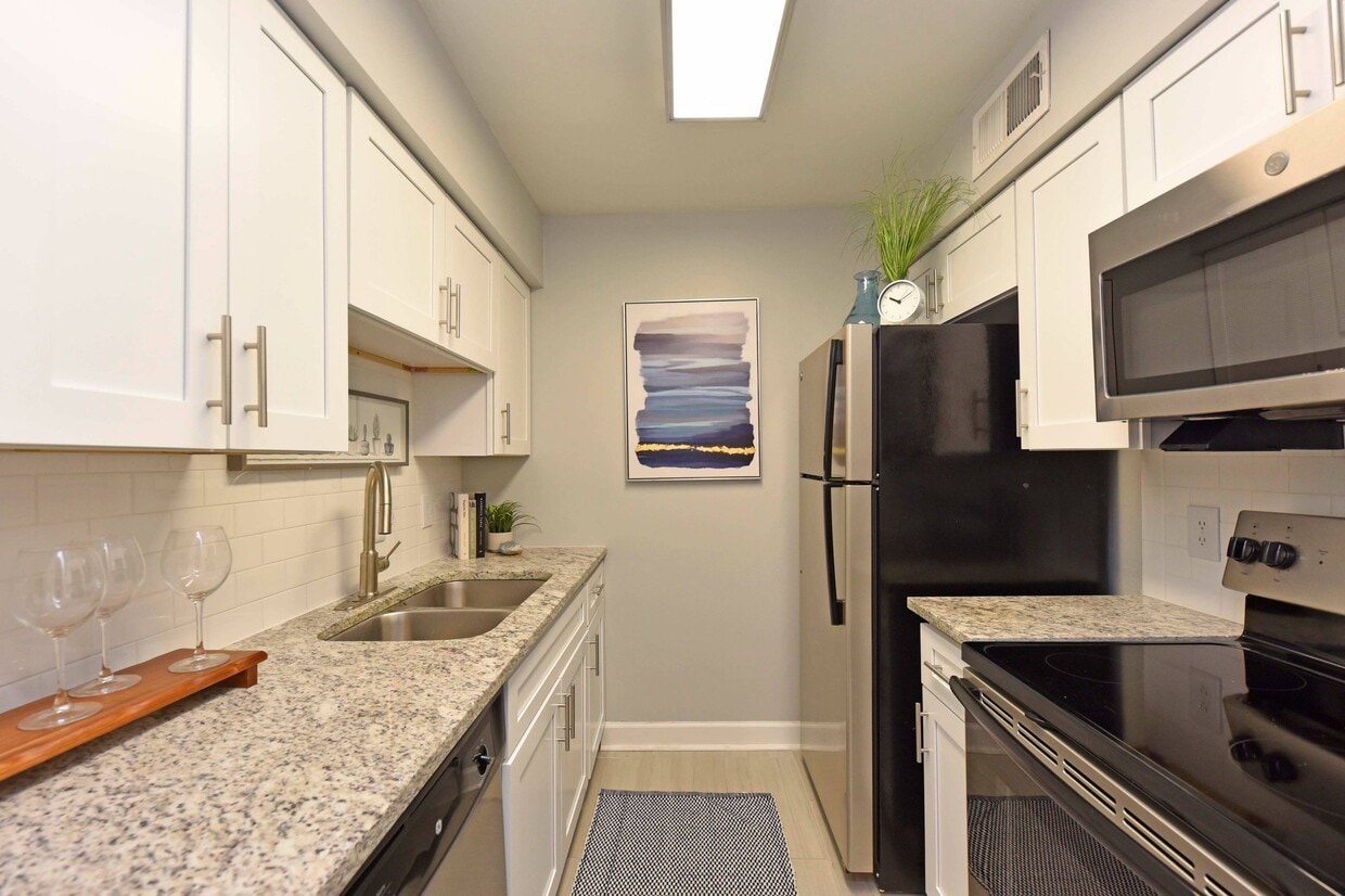 Greenbriar Apartments 30003002 Franklin Pike Nashville, TN